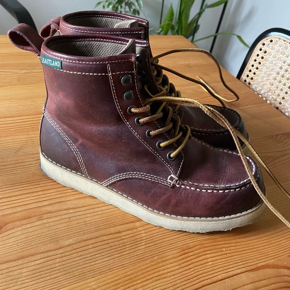 Eastland Women’s Lumber Up Moc Toe Boot - Picture 2 of 6